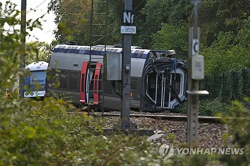프랑스 열차 탈선 44명 부상…경찰 "파괴공작 의심"