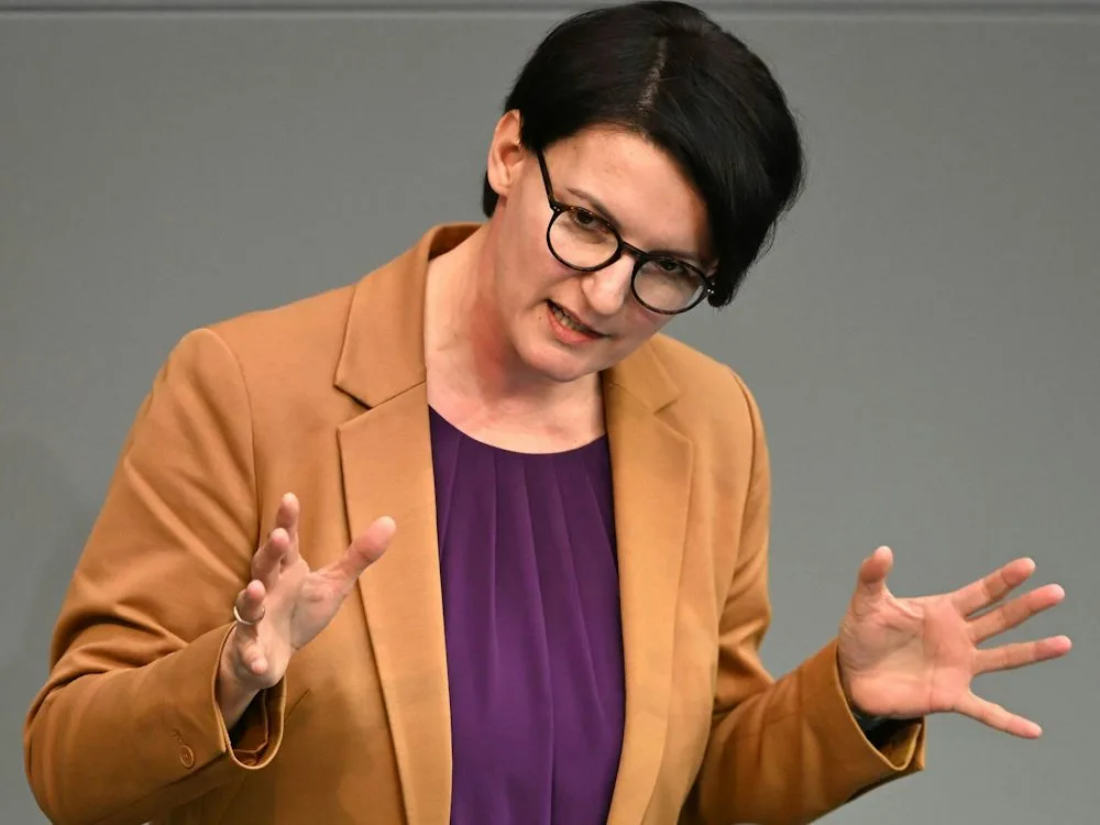 Newsblog zur Bundespolitik: Grünen-Innenpolitikerin Mihalic fordert Koçak zu Mandatsverzicht auf