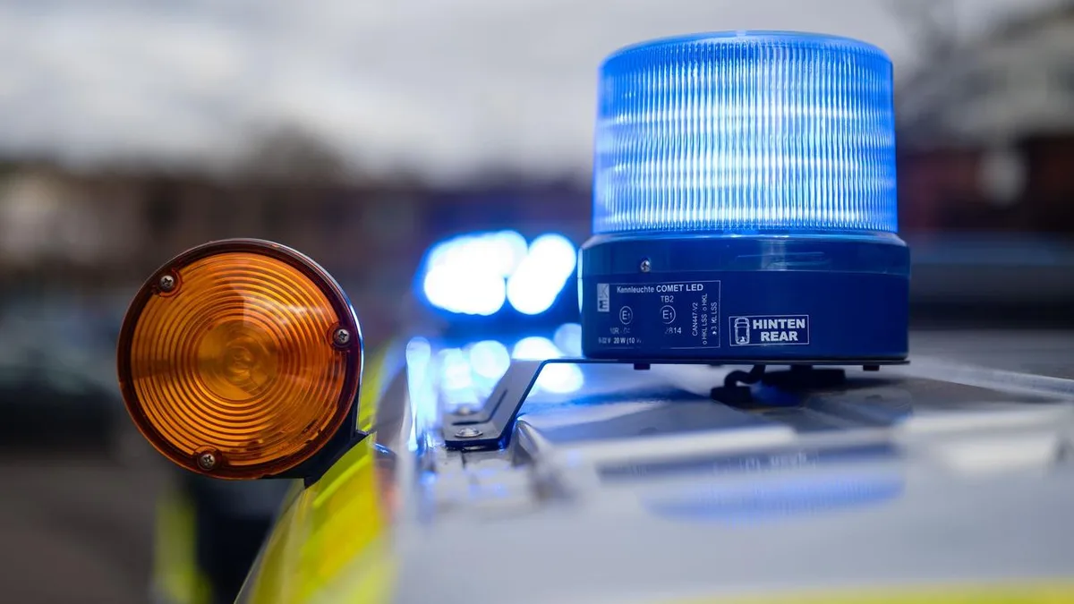 Unfälle: Motorrad kollidiert mit Auto – Fahrer schwer verletzt
