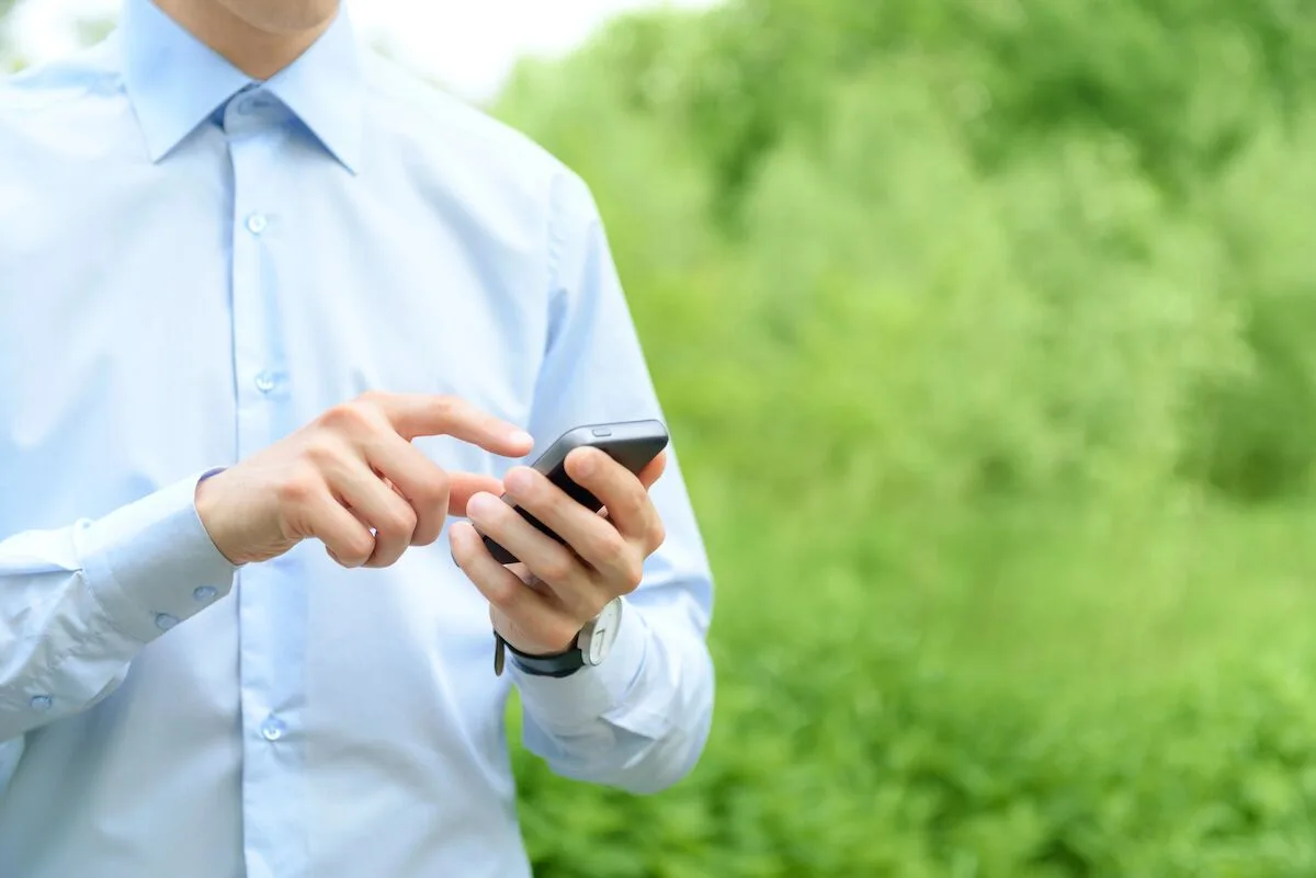 Anúncios online foram usados para instalar spyware em milhões de telemóveis