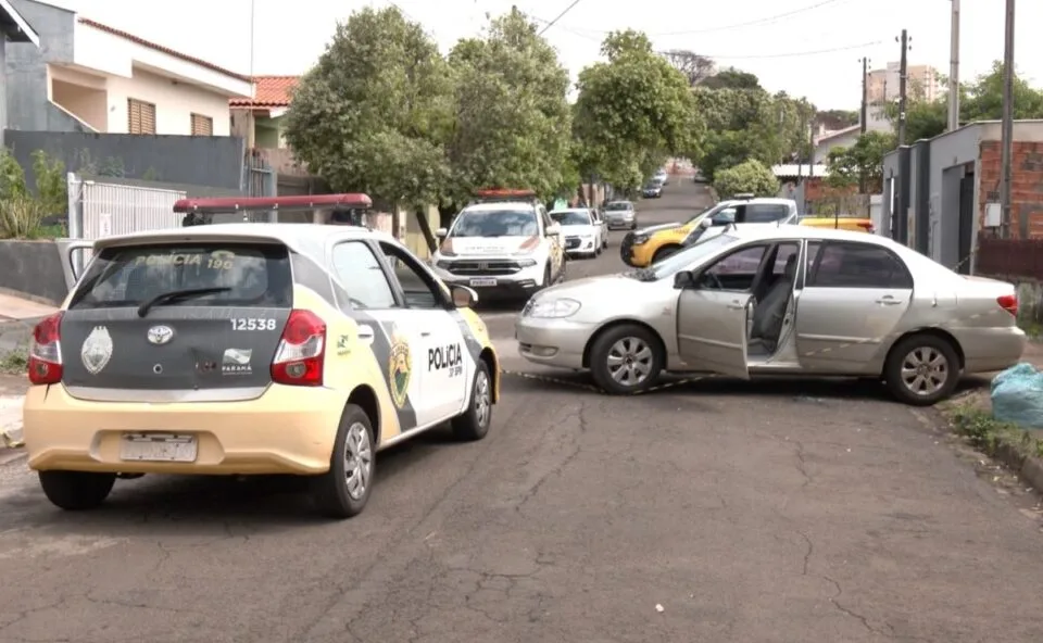 Vídeo! Homem recém-saído da prisão tem carro atingido por mais de 20 tiros no Paraná; trio fugiu