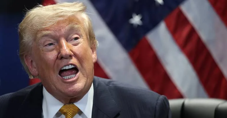 Trump impõe tarifas de 50% sobre automóveis e aço do Canadá