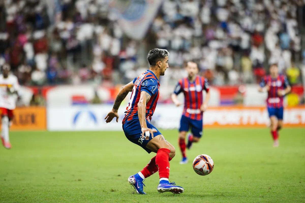 Após pedir pra deixar o Bahia, Kike Olivera volta ao time titular no BaVi