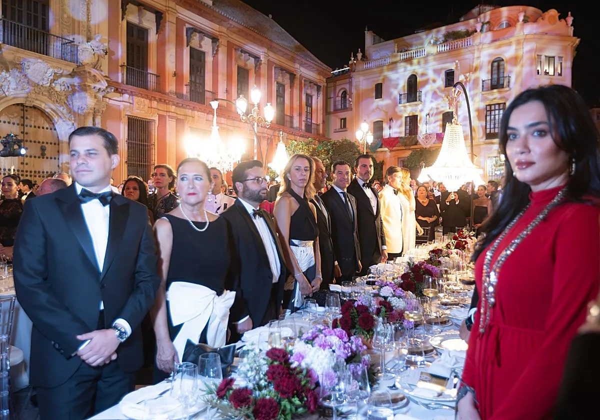 Tres administraciones de distinto color político apoyaron la cena a los pies de la Giralda