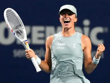 Fresh off Toronto title, Iga Swiatek wins first match at Cincinnati Open