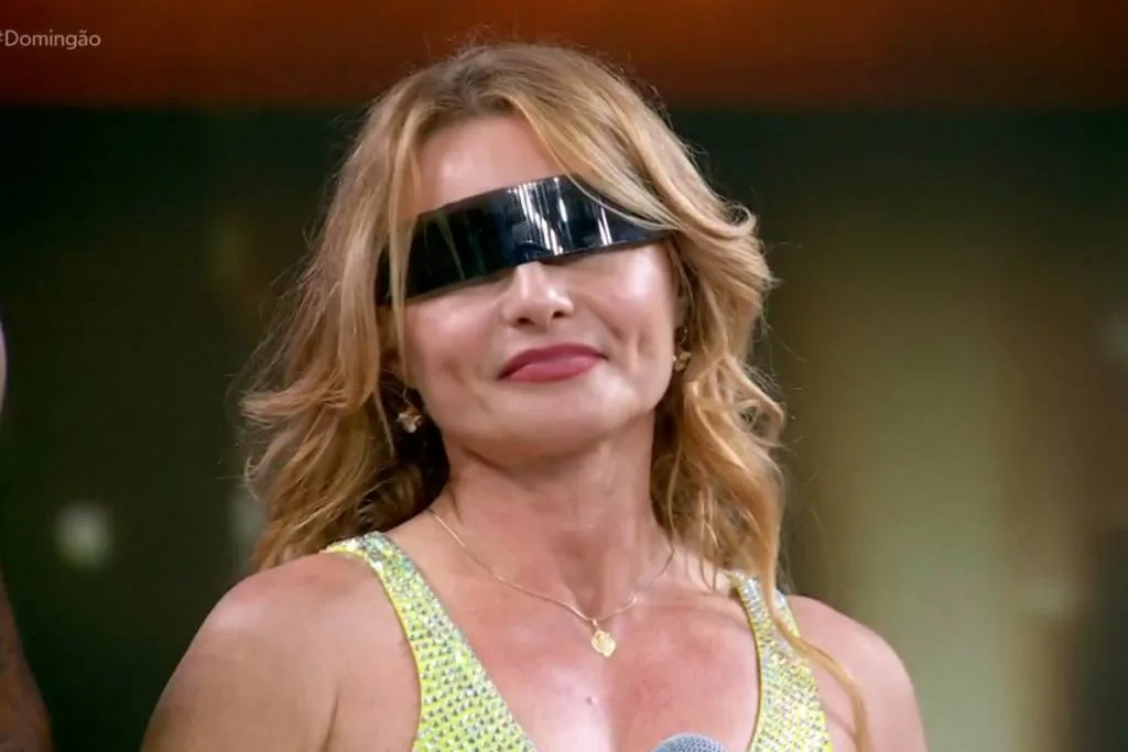 Rita Guedes conta que usa óculos no Dança dos Famosos após erro médico