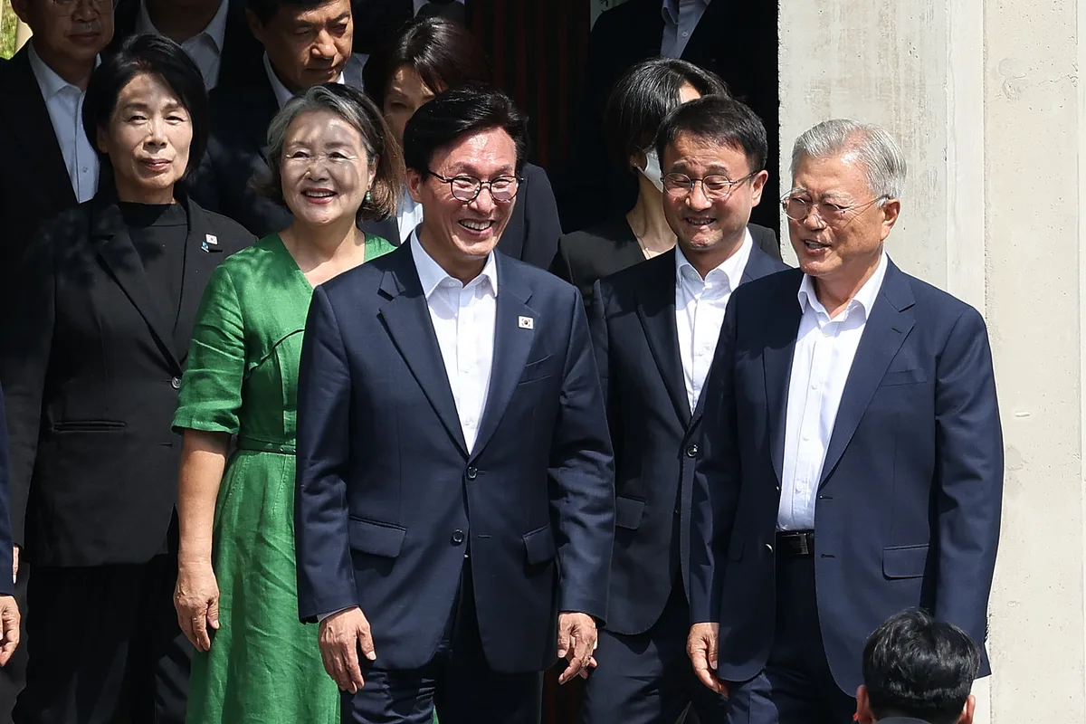 김민석 대표 만난 文 전 대통령 “당원 내상 깊어…노력 기울여달라”