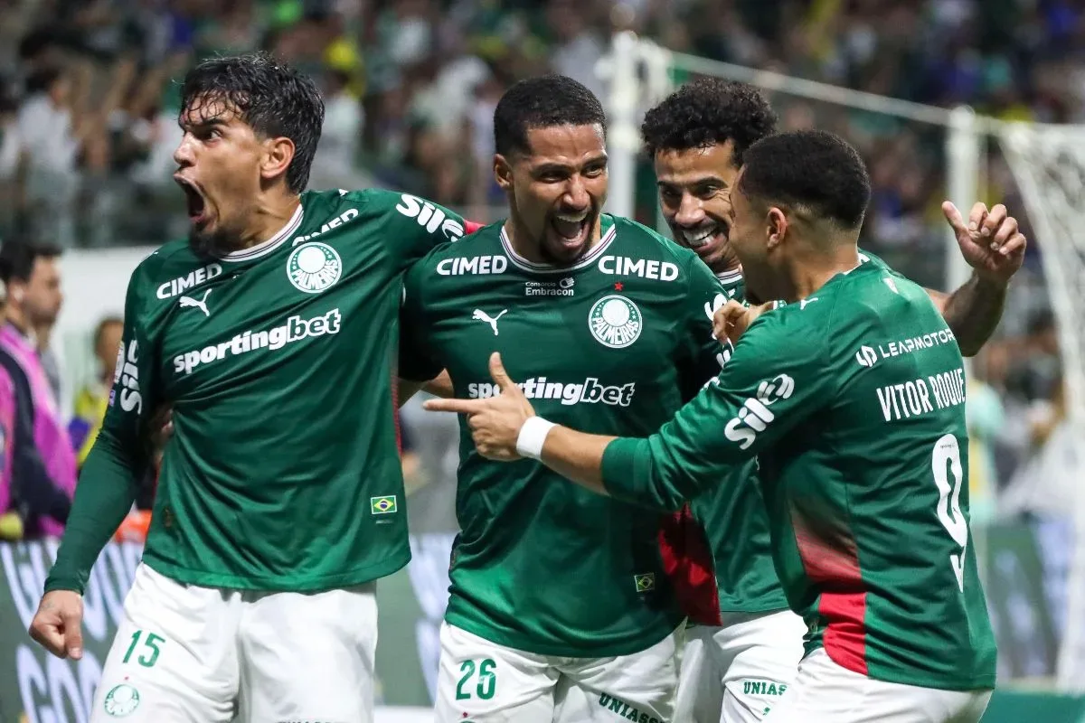 Palmeiras mantém freguesia, vence São Paulo e reassume ponta do Brasileirão