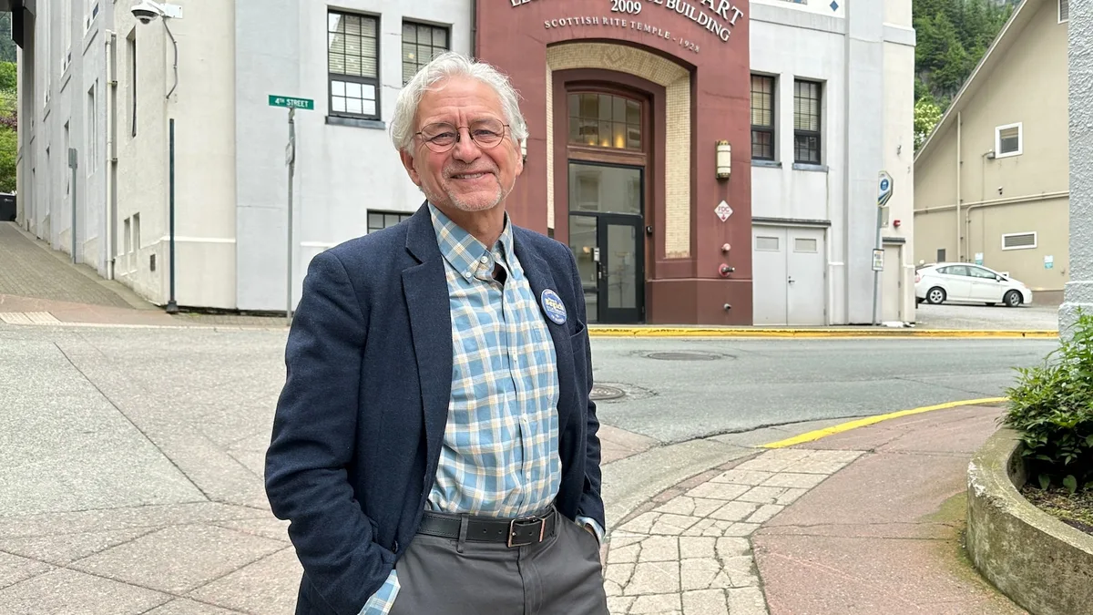 Democrats aim to unite behind one candidate in Alaska governor's race
