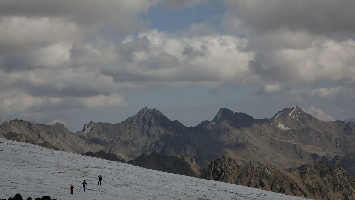 Al menos 11 muertos y seis desaparecidos en un alud de piedra y nieve en el Cáucaso ruso
