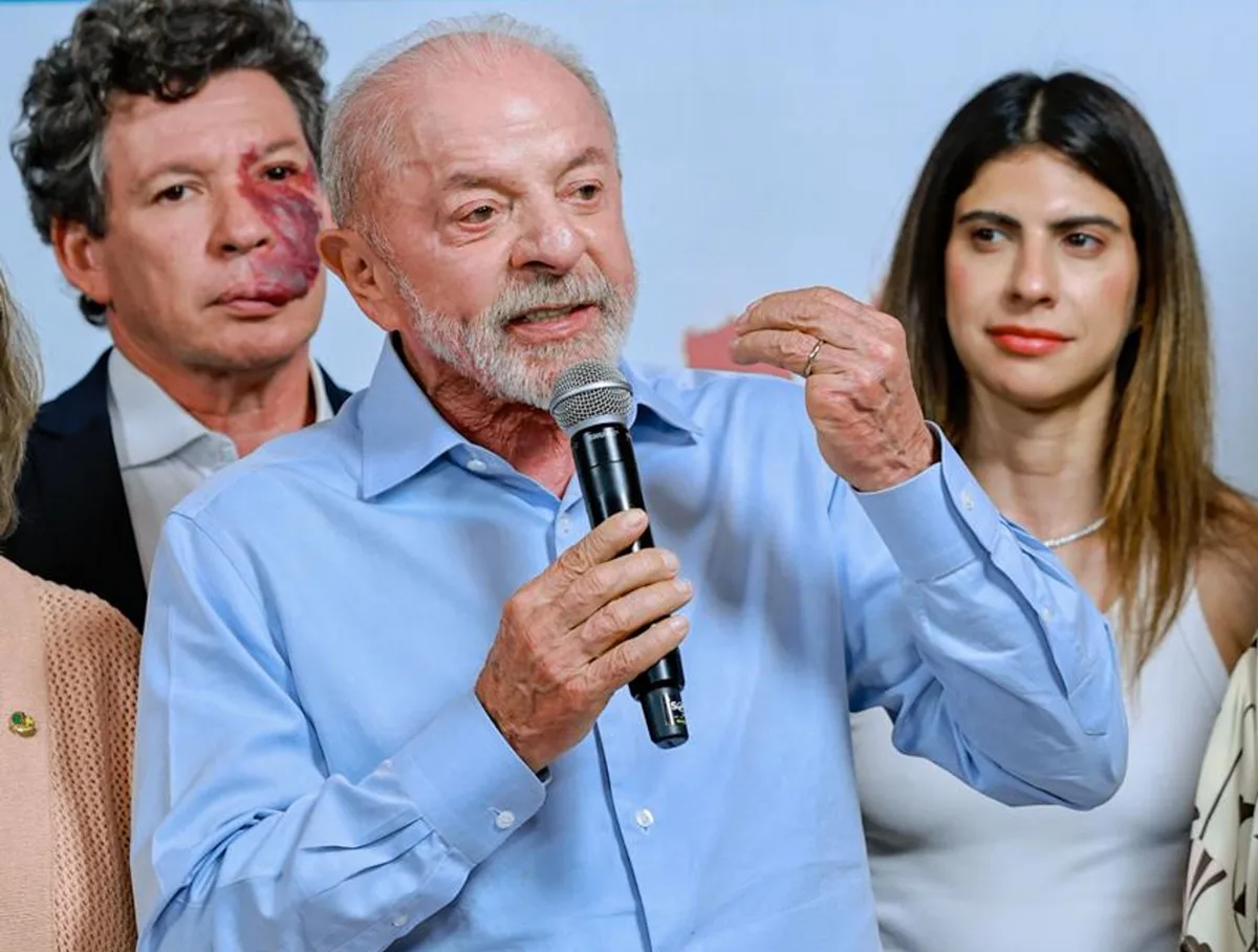 Lula promete criação do Pé-de-Meia para universitários em 2027