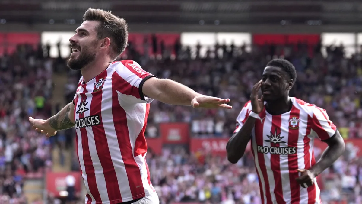 Southampton strike late to beat Stoke
