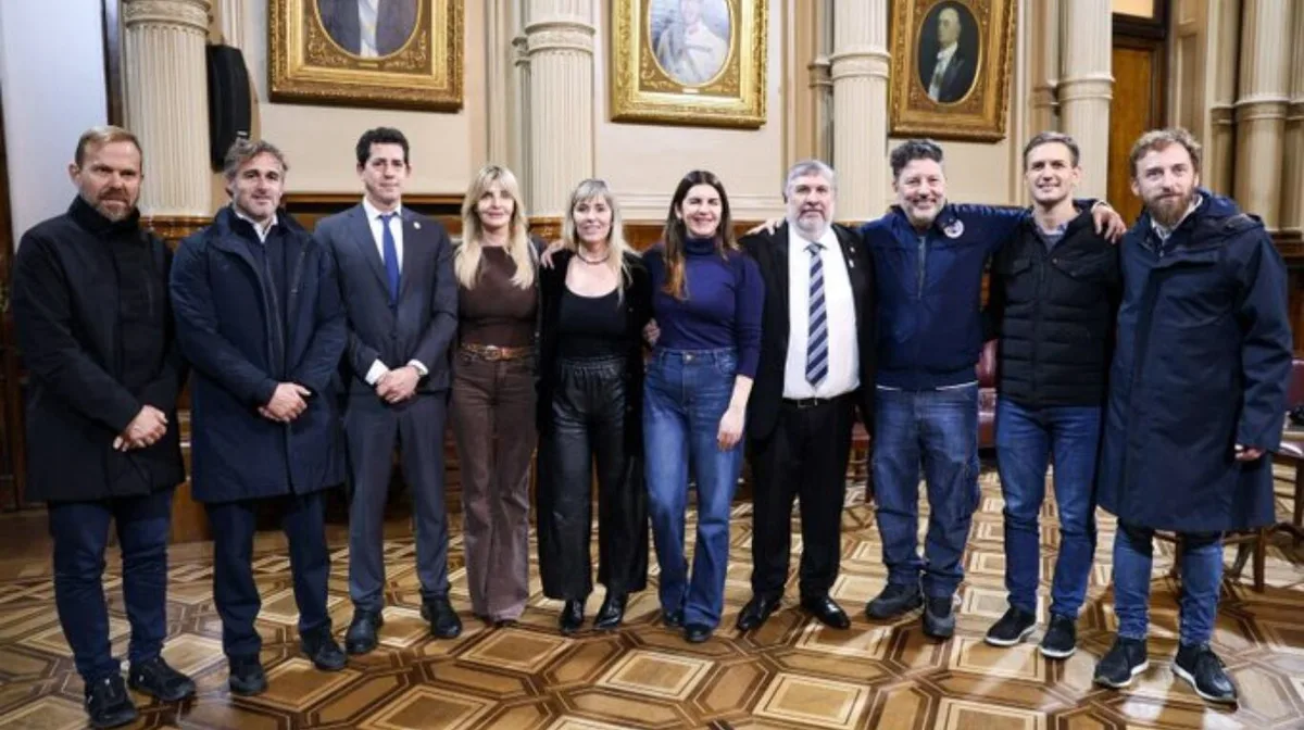 Tras reunirse con Máximo Kirchner y José Mayans, un grupo de intendentes busca ganar peso en la interna peronista