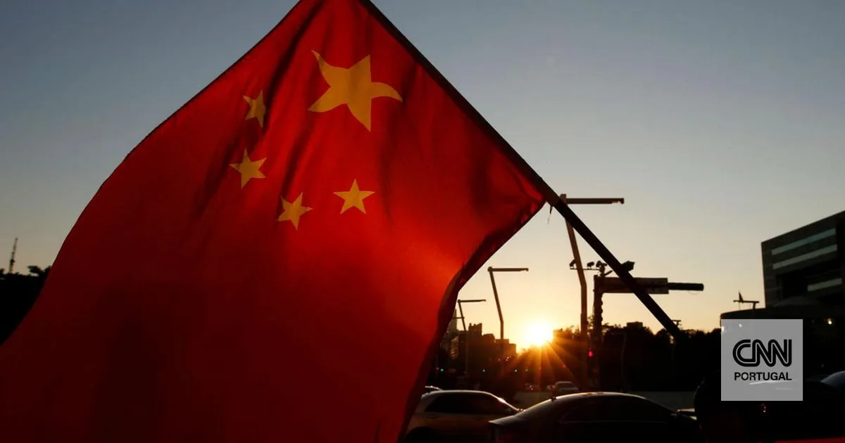 China consegue primeira aterragem controlada de um foguetão em terra no país