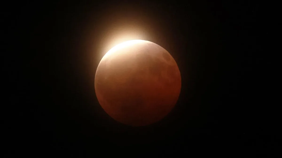 Malgré les nuages, certains chanceux ont réussi à voir l’éclipse de Lune tôt ce matin