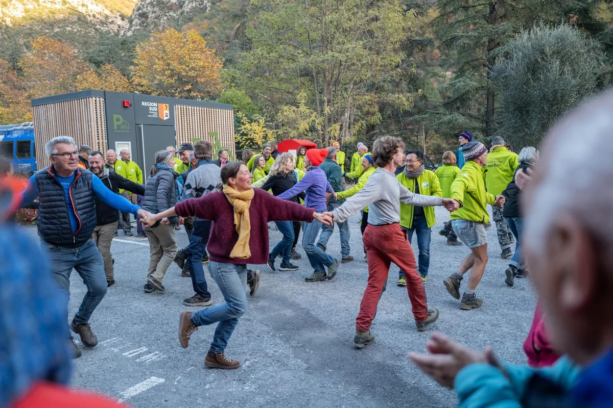 « J’ai vu se déployer une énergie du désespoir et, en même temps, une certaine joie dans le fait de faire ensemble » : un exemple de résilience collective après une catastrophe