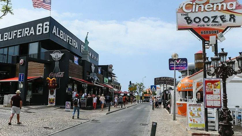 Atropelamento em Albufeira: dois dos 12 feridos vão ficar internados, condutor detido pela GNR