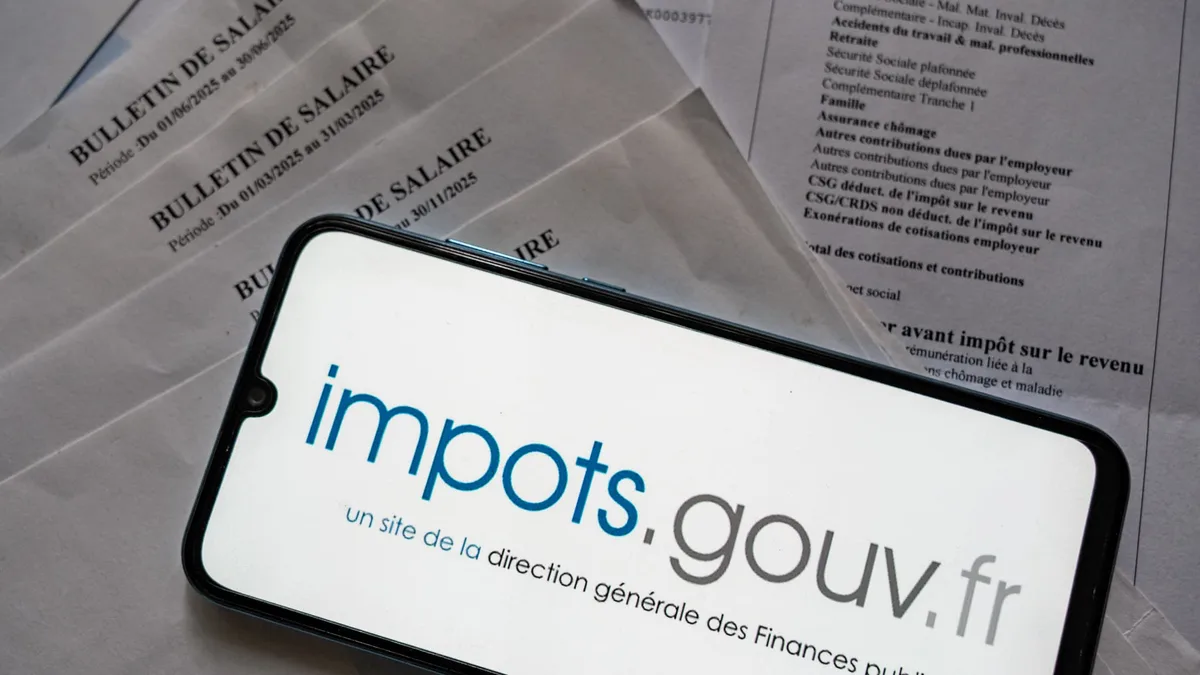 La direction générale des finances publiques indique que "quelques centaines de milliers d'usagers" sont concernés par le piratage de la plateforme des impôts