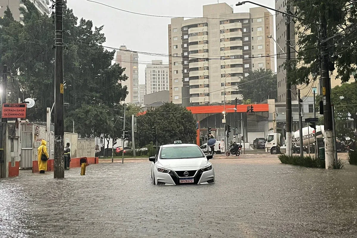 Secretaria da Saúde de SP prepara plano contra El Niño: 'Crianças e idosos serão os mais afetados'