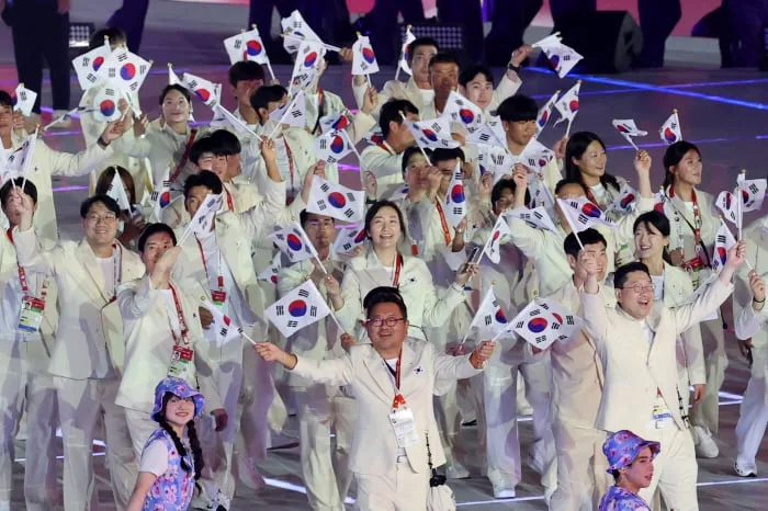 태풍까지 온다는데! '역대급 막장 운영 아시안게임' 무사고 개회식이 다행일 정도...일본 국민 80% 이상 'AG 기대 안해'