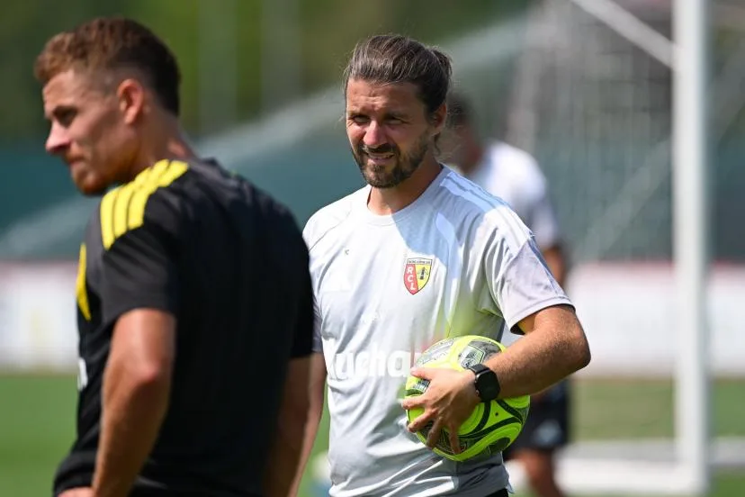Le RC Lens va bien payer les amendes pour Yannick Cahuzac, qui n'a pas encore le diplôme requis pour entraîner en Ligue 1