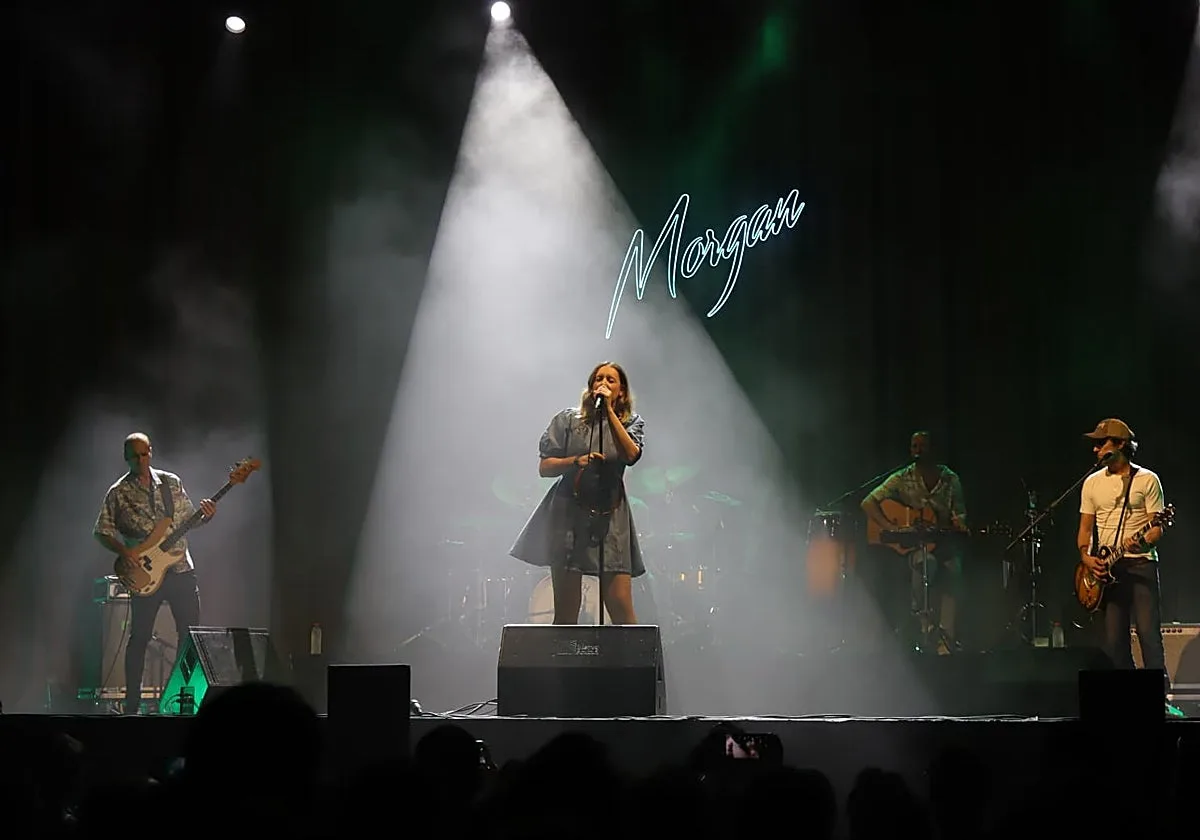 La elegancia única de Morgan conquista la noche sevillana