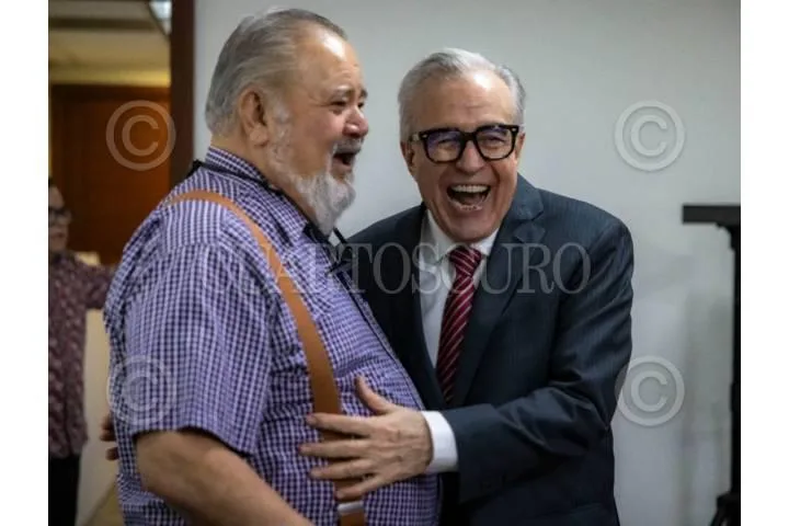 Oposición va contra Rocha tras regresar y volver a pedir licencia