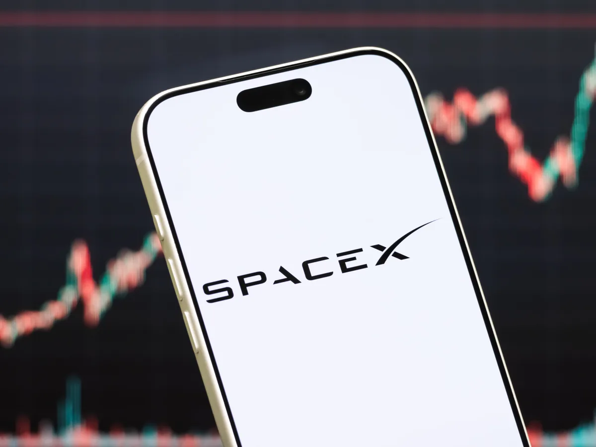 Elon Musk's companies ordered to explain why they dropped antitrust claims against Apple