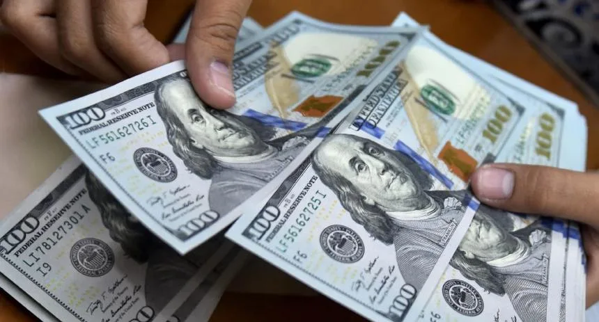 A este precio podría cerrar el dólar oficial para el 2026, según proyecciones de Econométrica