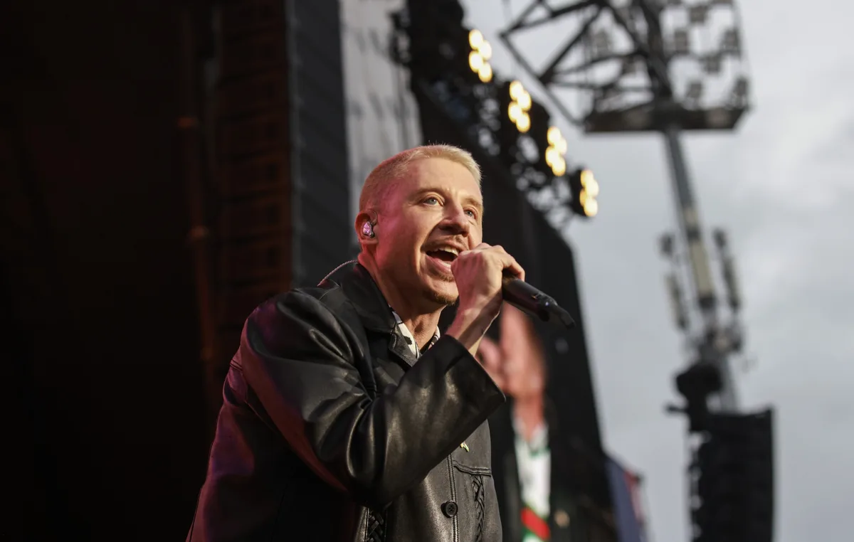 Macklemore donates entire $1million earnings from Ed Sheeran tour to Palestine people – billionaire Robert Kraft matches with $2million