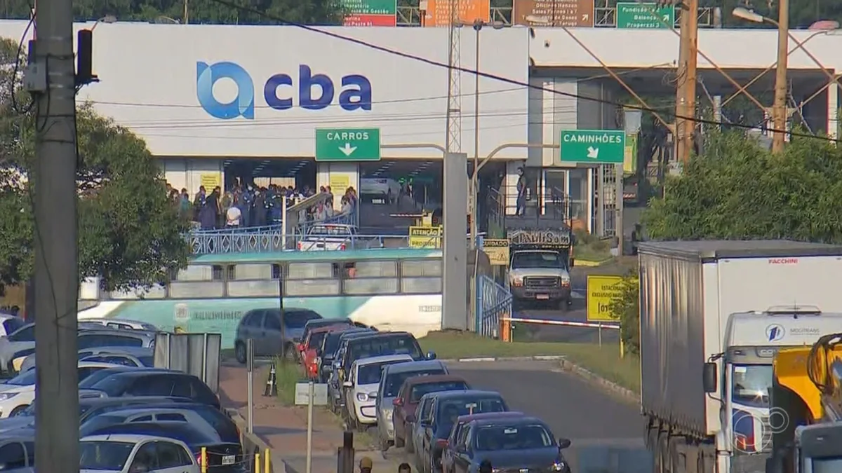 Quarteto é preso em flagrante por golpe em cargas de sucata de fábrica em Alumínio; empresa estima prejuízo de R$ 35 milhões