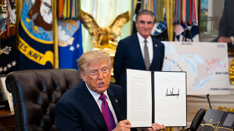 Trump firma orden para cambiar nombre del lago Ontario a “lago América”