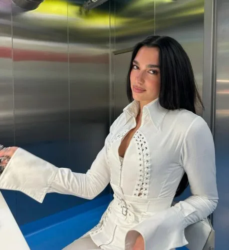 Samsung faz pedido à Justiça dos EUA após processo milionário movido por Dua Lipa Samsung faz pedido à Justiça dos EUA após processo milionário movido por Dua Lipa