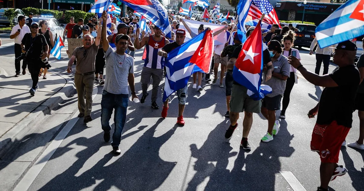 Jueza de EE. UU. admite la demanda con el formulario I-220A y podría regularizar el estatus migratorio de más de 500 mil cubanos