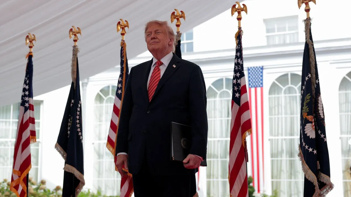 Trump dice que querría ver la reunificación de Irlanda y que ocurrirá "tarde o temprano"