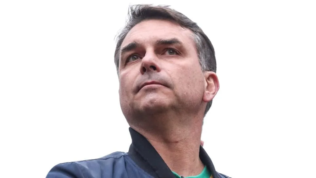 Censura geral: Flávio Bolsonaro pede restrição de mais 48 perfis de redes