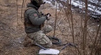 Zelensky pede à NATO que não interrompa envio de armas para compensar bloqueios da Starlink