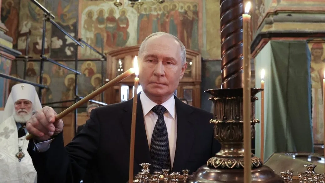 Putin’s New Secret Weapon in Ukraine Is an Old Bag of Bones