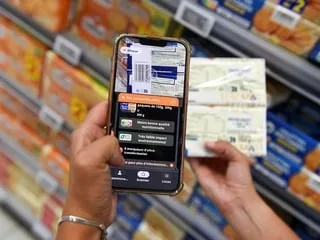 On a fait nos courses au supermarché avec la patronne de Yuka : voici ses conseils pour mieux choisir ses produits