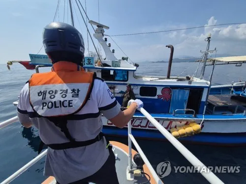 '첫 위반부터 90만원'…경남 어선 구명조끼 미착용 9명 적발