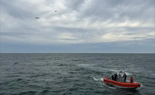 Rescatan a 16 personas frente a Baja California; 11 personas siguen desaparecidas