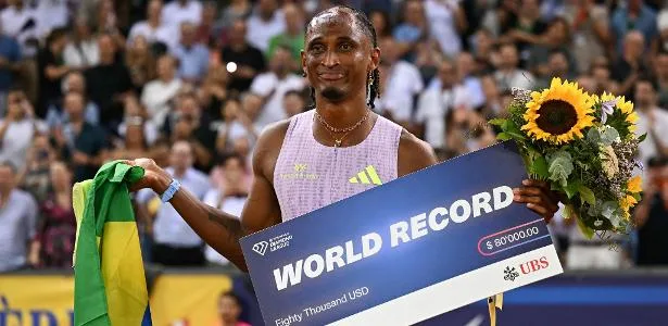 Quanto Alison Piu ganhou de premiação do torneio pelo recorde mundial?
