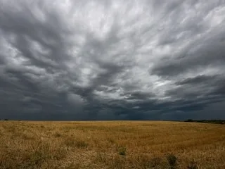 Tempête, grêle, fortes pluies, « activité électrique intense » : le Maine-et-Loire encore en alerte aux orages violents