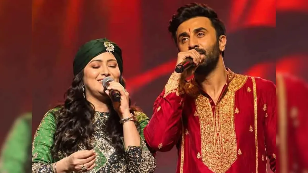 Ranbir Kapoor Sings Kabira At Durga Puja Pandal In Mumbai