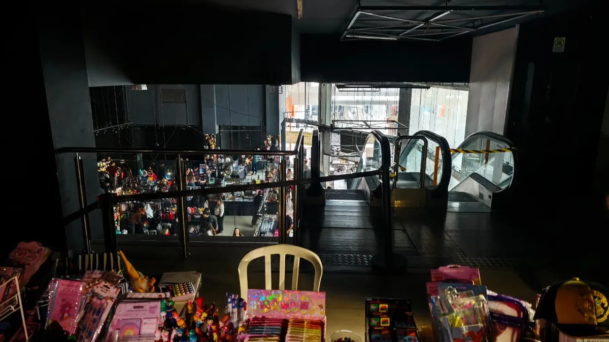 Shopping de Curitiba sofre apagão e lojas ficam às escuras