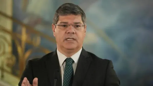 PS acusa Ventura de "fugir da PJ", Ventura associa PS à corrupção