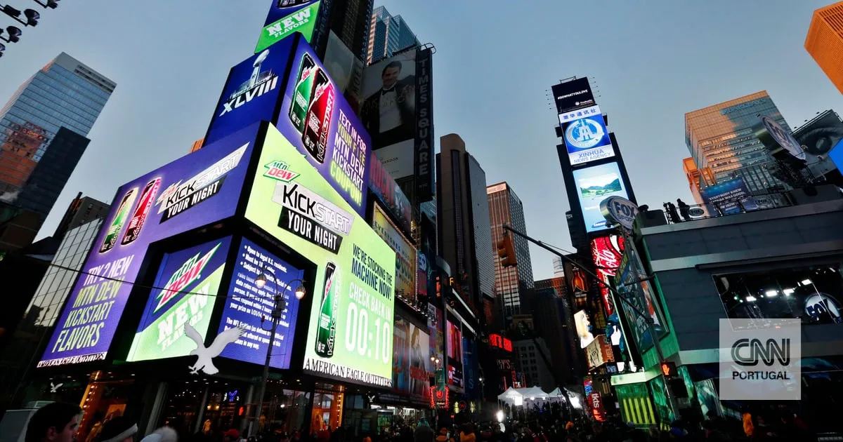 "Não vou desistir de nada. Prefiro matá-los": mulher esfaqueia duas pessoas em plena Times Square e é abatida pela polícia