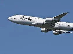 Glasgow statt Chicago: Jumbo-Jet von Lufthansa landet nach Notsignal in Schottland