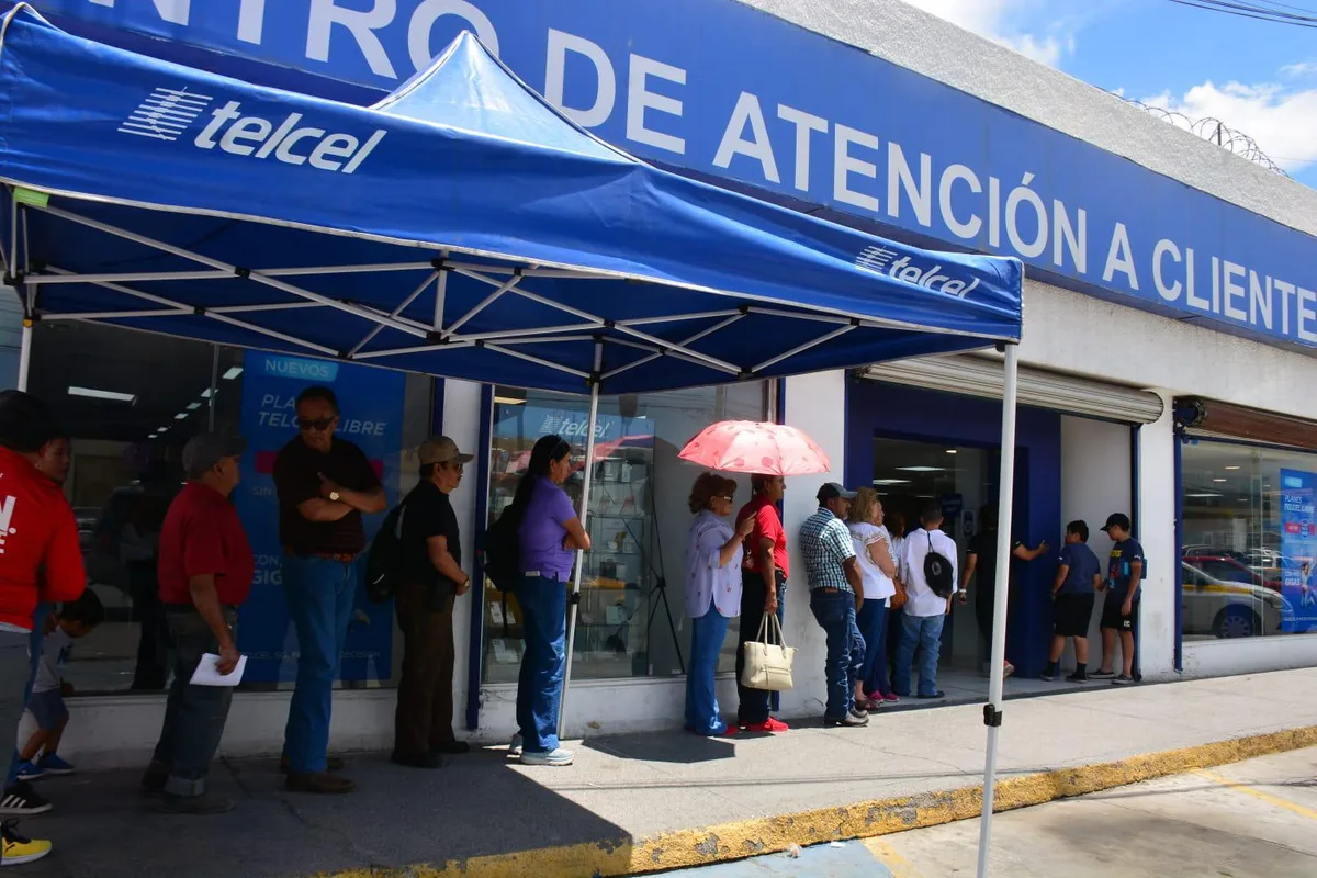 ¿Por qué dejamos todo para el último? Psicóloga explica las largas filas por registro de líneas