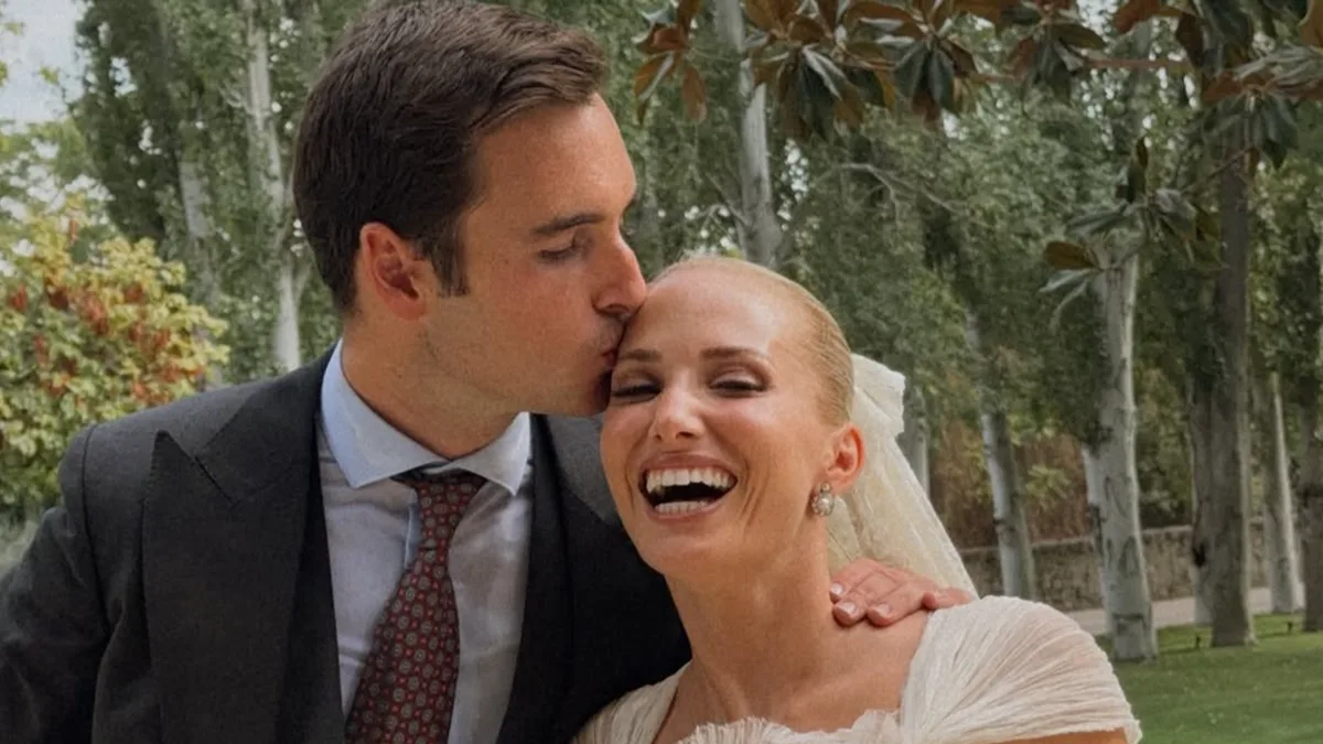Este es el escote más solicitado en los vestidos de novia de otoño: "Aporta fuerza a una novia muy joven"